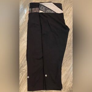 Lot of 2 lululemon wunder under cropped leggings